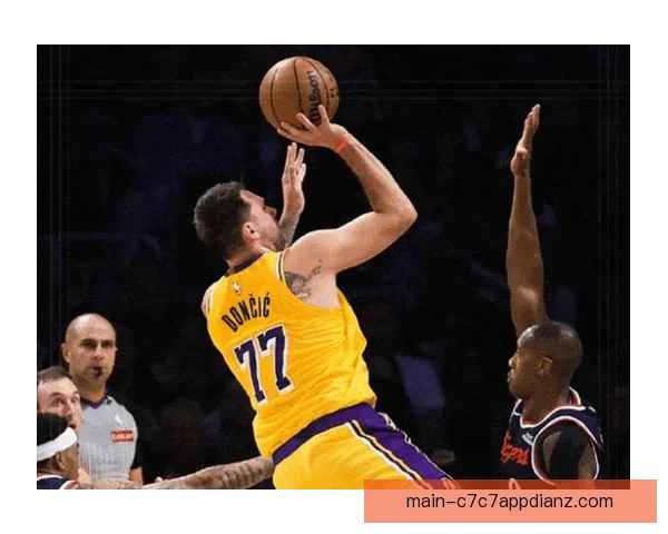 东契奇爆发湖人险胜快船关键战